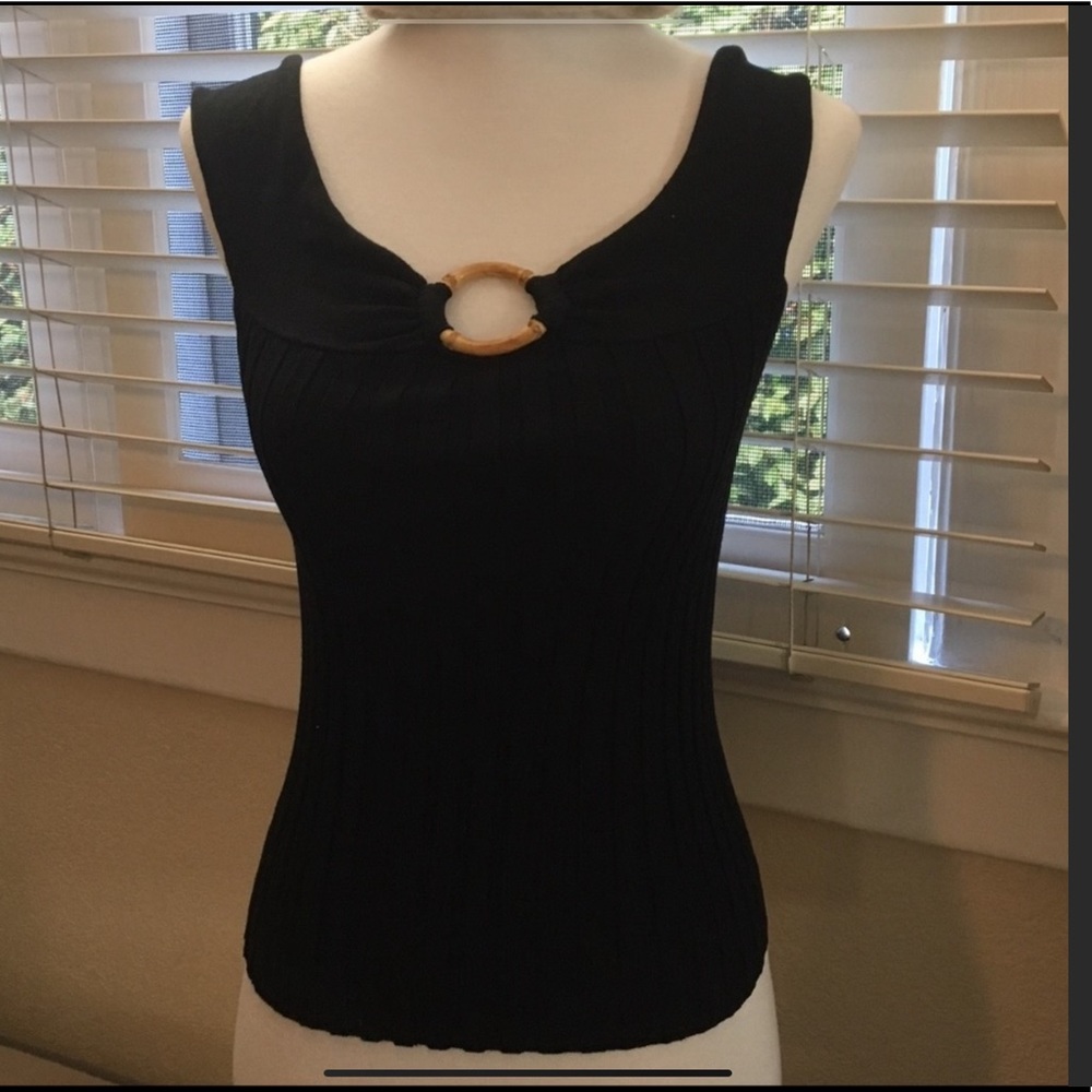 Lovely Sleeveless Sweater w/bamboo detail
